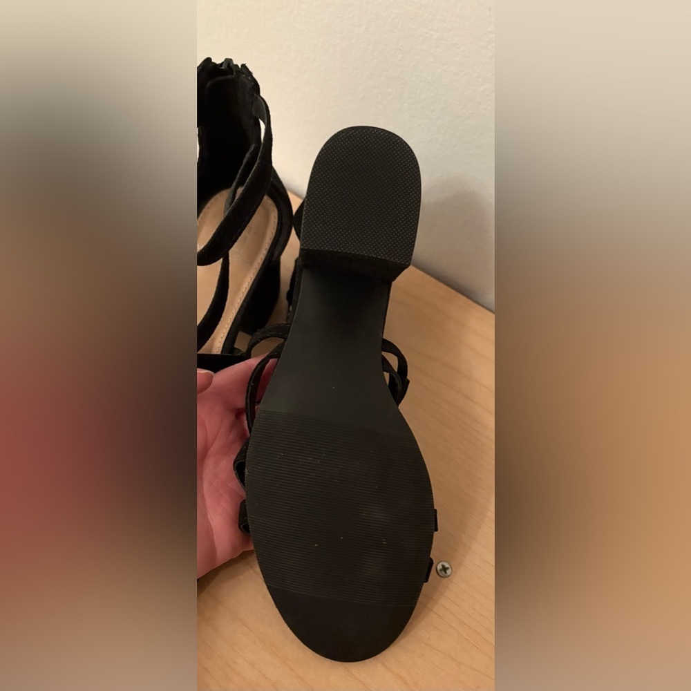 NEW MATERIAL GIRL Women's Black Strappy Sandals Back Zip Size 7.5 - Picture 4 of 5